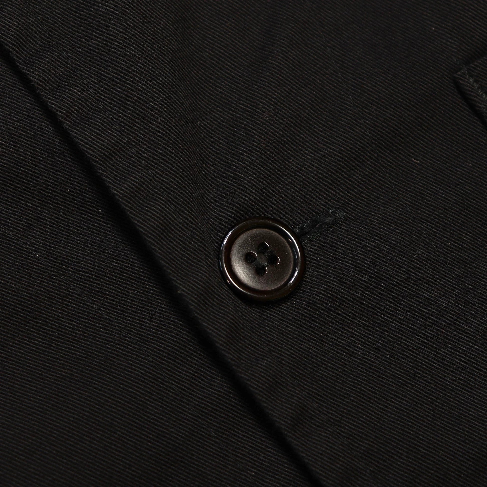 Part Threeの黒いコットンツイルワークジャケット。イタリア製。ボタン留め。